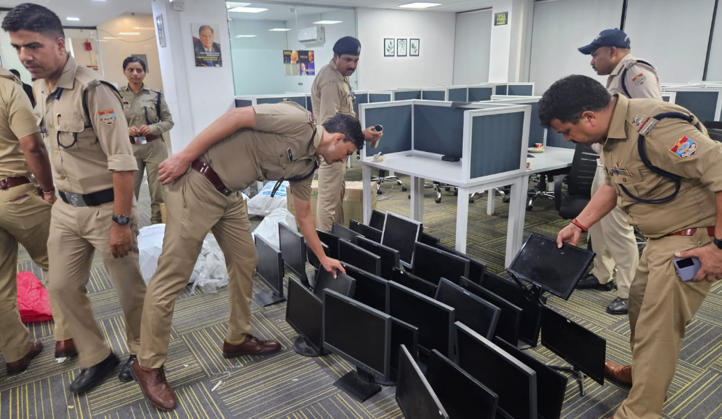 देहरादून में पकड़ा गया फर्जी इंटरनेशनल कॉल सेंटर…. अमेरिका और कनाडा के लोगों से हो रही थी ठगी