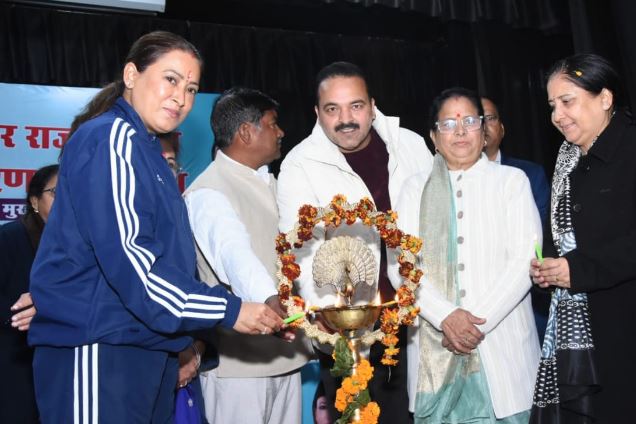 माता-पिता को गौरवान्वित करना बनाइए लक्ष्य- रेखा आर्या