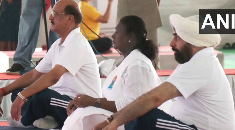 योग दिवस: देहरादून में राष्ट्रपति मुर्मू ने किया योग, सीएम धामी ने दिया ये संदेश
