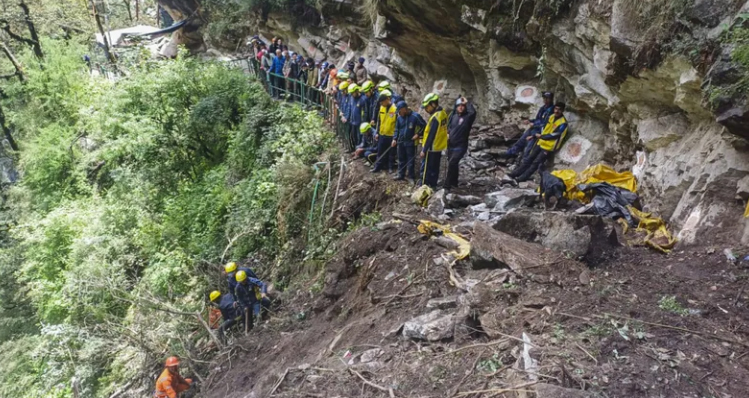 यमुनोत्री में रेस्क्यू ऑपरेशन का तीसरा दिन: मलबे से अभी भी हटाई जा रही हैं बाधाएं