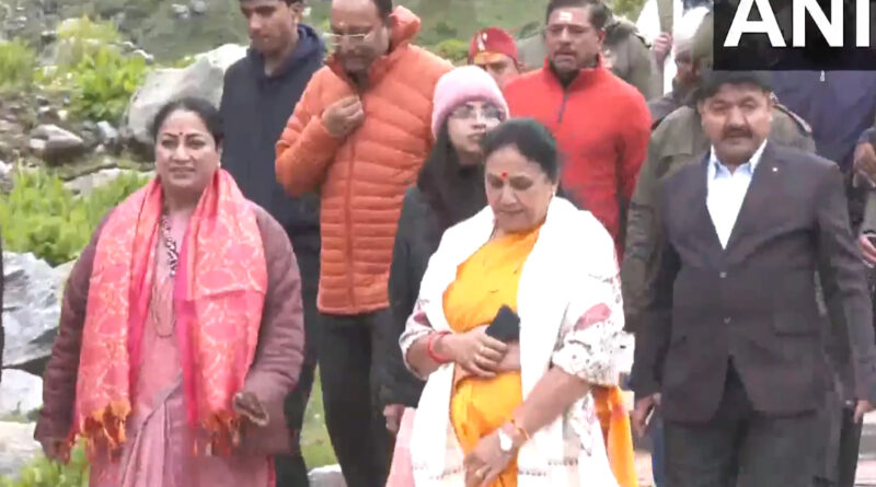 दिल्ली सीएम रेखा गुप्ता ने केदारनाथ मंदिर में परिवार संग की पूजा-अर्चना