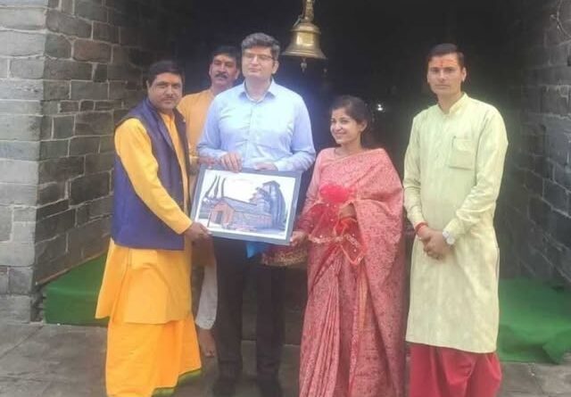 चमोली: जिलाधिकारी डॉ. संदीप तिवारी और डॉ. पूजा का विवाह बना समाज के लिए मिसाल
