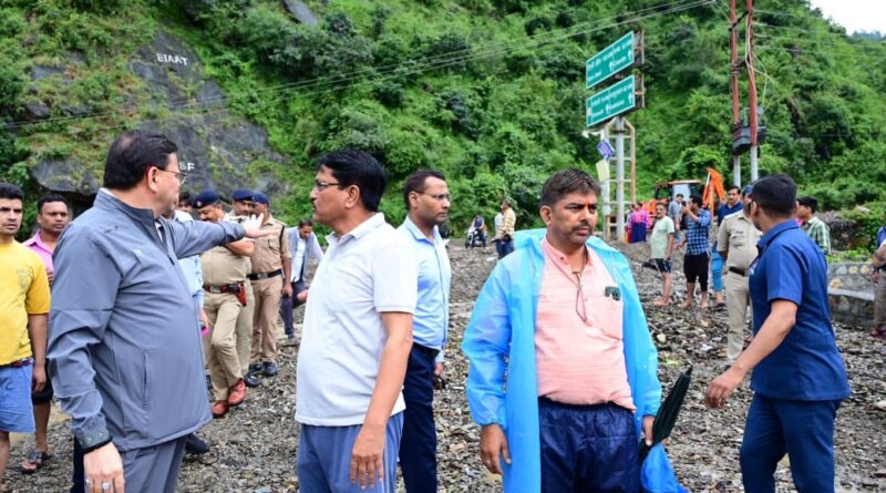 मुख्यमंत्री पुष्कर सिंह धामी ने देहरादून जनपद में अतिवृष्टि से प्रभावित क्षेत्रों का स्थलीय निरीक्षण किया।