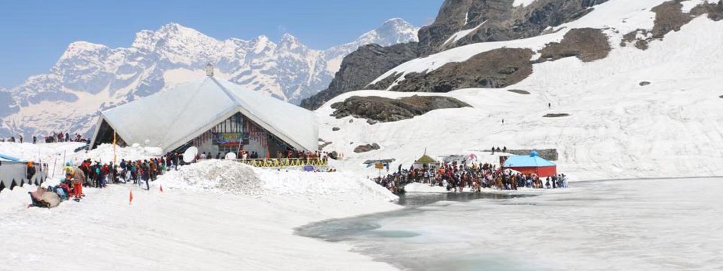 आज बंद होंगे हेमकुंड साहिब और लोकपाल लक्ष्मण मंदिर के कपाट, बर्फ की चादर में लिपटा पूरा क्षेत्र