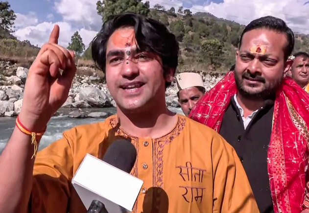 धीरेंद्र शास्त्री ने गंगनानी से दी यमुना बचाओ की पुकार, कहा– अगला मिशन यमुना स्वच्छ भारत