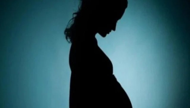 गर्भवती दलित महिला से रेप: देहरादून पंचायत का शर्मनाक फैसला—पीड़ित पति को थमाए 1 लाख