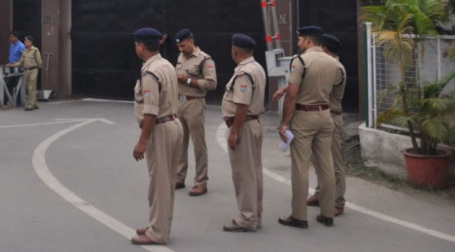 राजधानी देहरादून में खौफनाक वारदात, दिनदहाड़े बाजार में युवती को उतारा मौत के घाट