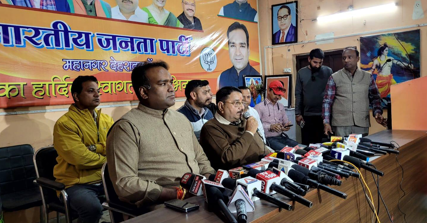 निदेशक से विवाद पर बोले उमेश शर्मा काऊ, मांगी माफी और शिक्षकों से की काम पर लौटने की अपील