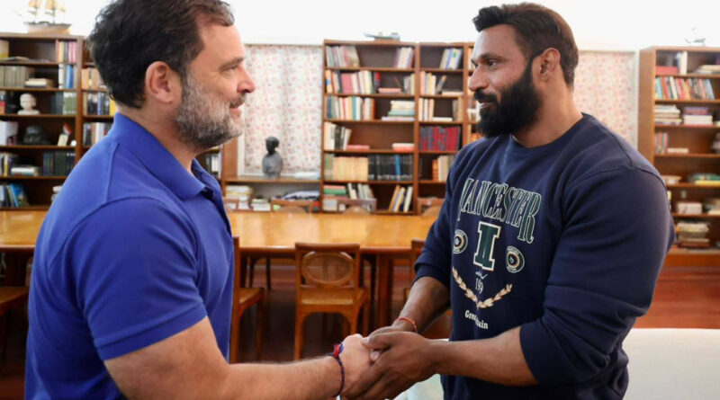 कोटद्वार के युवा मोहम्मद दीपक को राहुल गांधी ने लगाया गले, कहा देश को ऐसे युवाओं की जरूरत