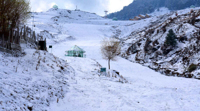 मार्च में औली से बदरीनाथ तक बर्फ की चादर, पर्यटकों से गुलजार हुए पहाड़