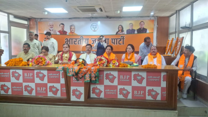 उत्तराखंड: प्रदेश अध्यक्ष महेंद्र भट्ट के सामने विपक्ष को झटका, नेताओं ने बदली पार्टी