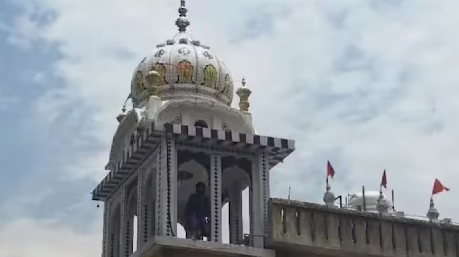 4 निहंगों की गिरफ्तारी पर नया मोड़, अब हिमाचल के पांवटा साहिब गुरुद्वारे में जुटे 150 से ज्यादा निहंग