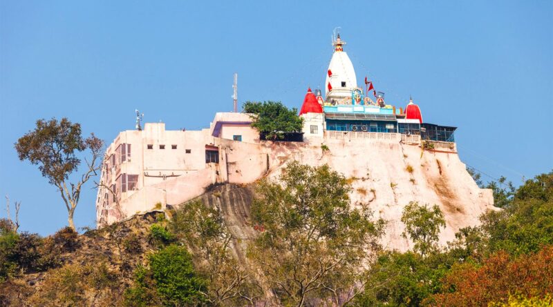 हरिद्वार: चढ़ावे में पारदर्शिता के लिए मनसा देवी मंदिर का बड़ा फैसला, पुजारियों के पहनावे में बदलाव