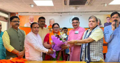 उत्तराखंड की राजनीति में बड़ा फेरबदल, श्रीनगर की निर्दलीय मेयर समेत 10 पार्षद भाजपा में शामिल