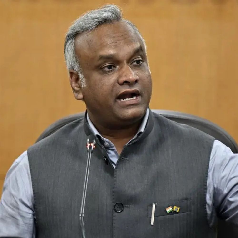 वंदे मातरम विवाद: प्रियंक खड़गे की बीजेपी नेताओं को सीधी चुनौती, बोले- ‘बिना टेलीप्रॉम्प्टर गाकर दिखाएं, फिर मैं इस्तीफा दूंगा’