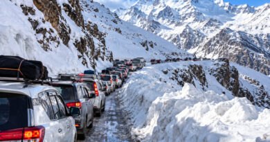 उत्तराखंड: 14,500 फीट की ऊंचाई पर पहली बार लगा जाम, आदि कैलाश में घंटों फंसे श्रद्धालु