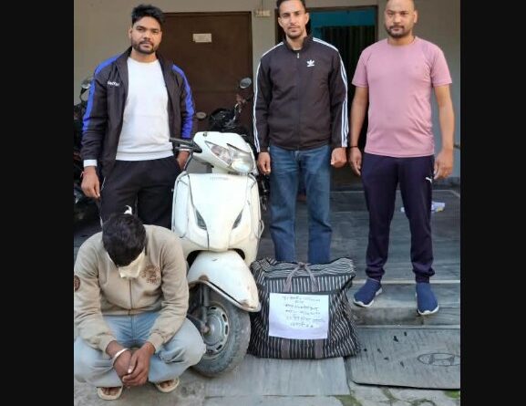 रायवाला में आबकारी विभाग की कार्रवाई, स्कूटी से 48 क्वार्टर शराब और 24 बीयर कैन बरामद